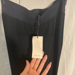 Cinq à Sept Black Capri Slacks, Size 4, Elegance & Comfort- Never Worn!
